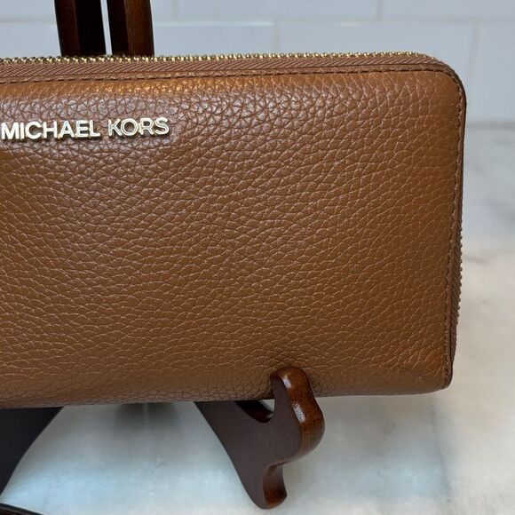 Michael Kors Pebbled Leather Full Zip Jet Set Continental Wallet - Picture 3 of 16